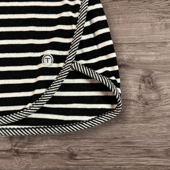 Talbots Black & White Striped Sun Protection Tee UPF 50+ Size Medium PETITE - Picture 3 of 5